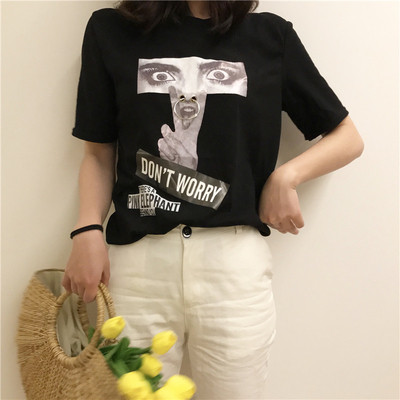 Πολλά φρέσκα κυρίες μπλούζα με κοντά μανίκια και ενδιαφέρουσα σφραγίδα