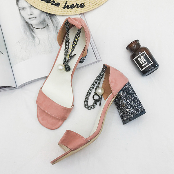 Γυναικεία παπούτσια με παχύτακούνι  σε τρία διαφορετικά χρώματα