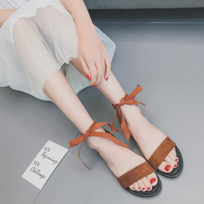 Дамски ниски сандалки с много красива закопчалка тип панделка на глезена
