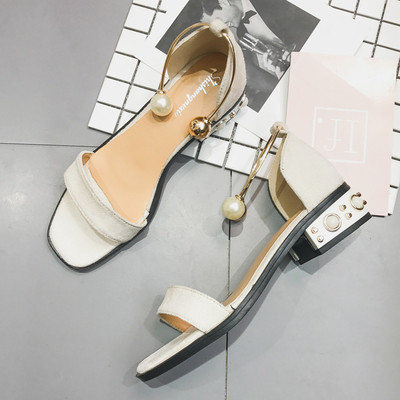 Αθλητικά κομψά γυναικεία παπούτσια με χαμηλό τακούνι και μεταλλική διακόσμιση