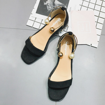 Αθλητικά κομψά γυναικεία παπούτσια με χαμηλό τακούνι και μεταλλική διακόσμιση