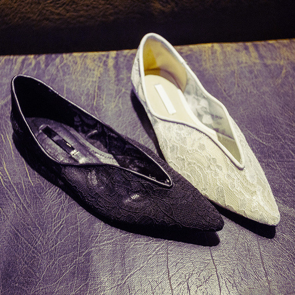 Много нежни дамски обувки с дишаща дантела в два цвята