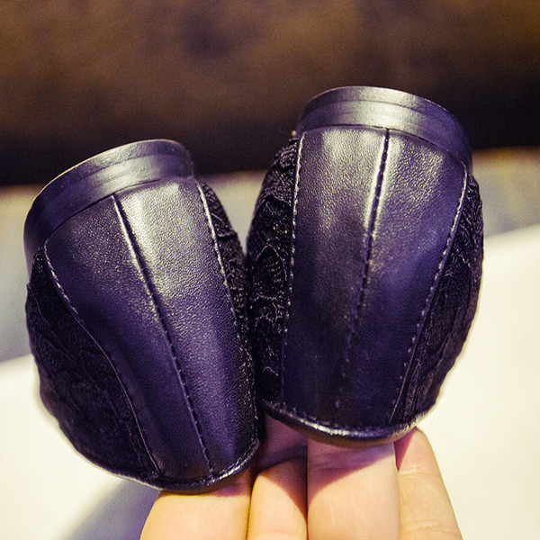 Много нежни дамски обувки с дишаща дантела в два цвята