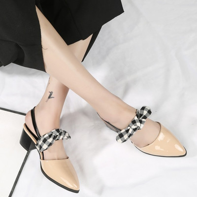 Ежедневни дамски лачени обувки с много красива раирана панделка