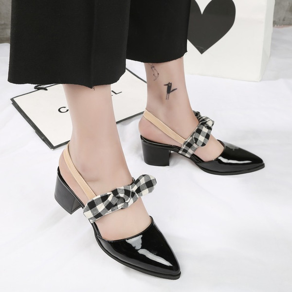 Ежедневни дамски лачени обувки с много красива раирана панделка