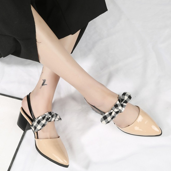 Ежедневни дамски лачени обувки с много красива раирана панделка