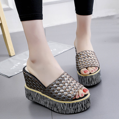 Дамски чехли от изкуствена кожа и десет сантиметрова платформа