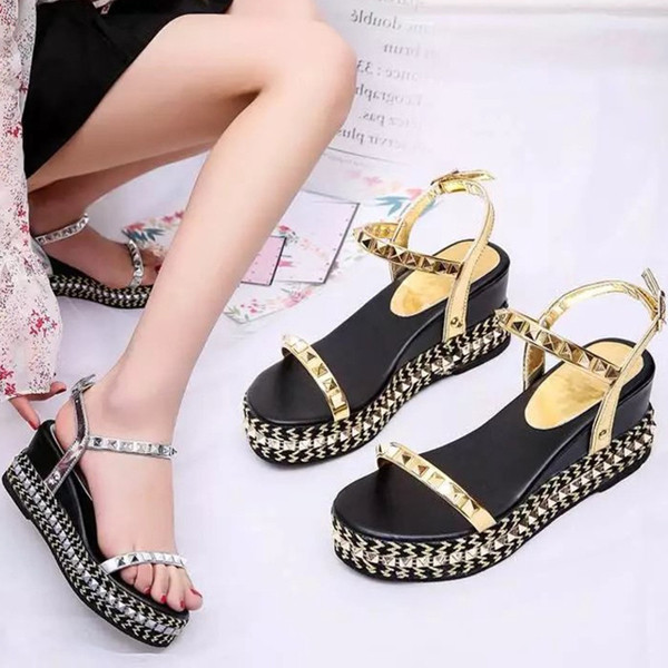 Οι γυναίκες σανδάλια υψηλής σχέδια εξωτερική σόλα με το χρυσό και το ασήμι ιμάντες