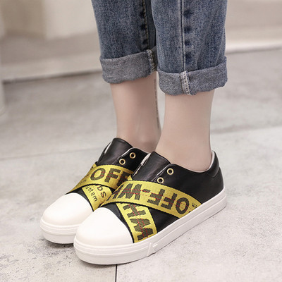 Πολύ άνετα γυναικεία μοκασίνια σε μαύρο και άσπρο χρώμα