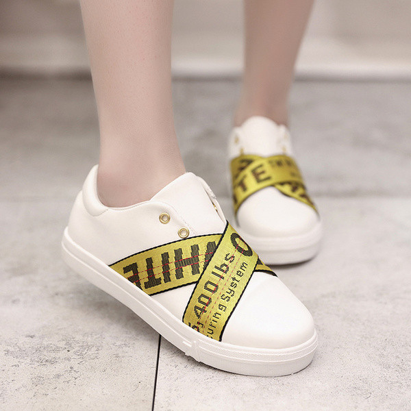 Πολύ άνετα γυναικεία μοκασίνια σε μαύρο και άσπρο χρώμα