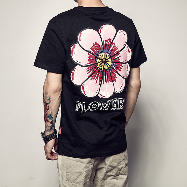 shirt των ανδρών βαμβάκι με ένα όμορφο απλικέ (λουλούδι) στο πίσω μέρος
