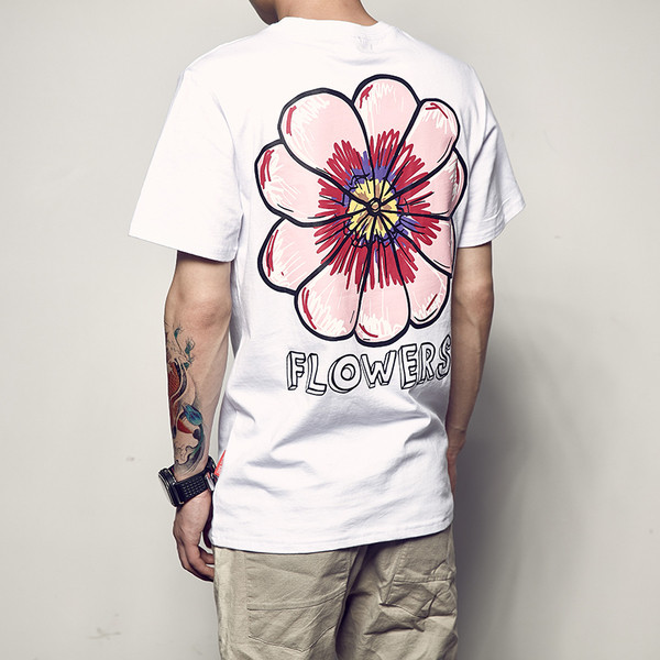 shirt των ανδρών βαμβάκι με ένα όμορφο απλικέ (λουλούδι) στο πίσω μέρος