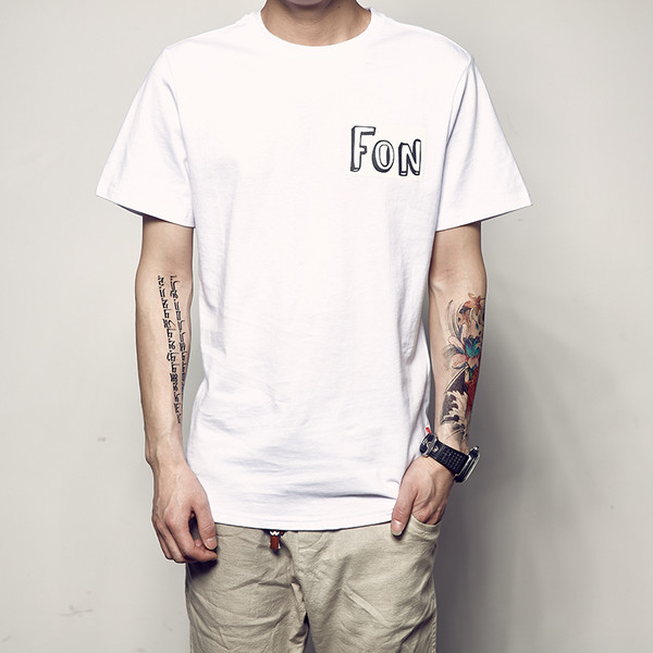 shirt των ανδρών βαμβάκι με ένα όμορφο απλικέ (λουλούδι) στο πίσω μέρος