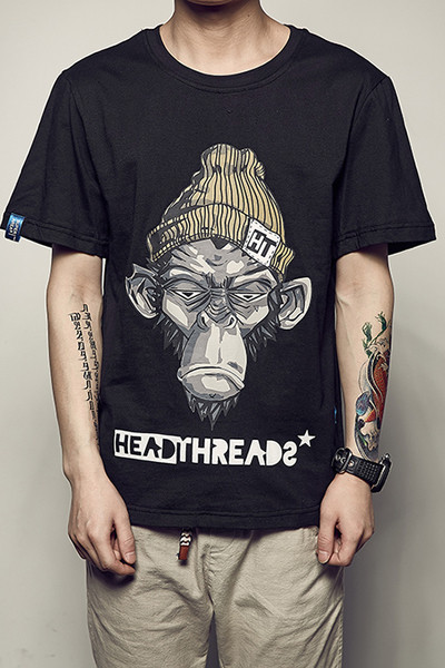 περιστασιακή μπλούζα ανδρών με μια πολύ ενδιαφέρουσα εφαρμογή (μαϊμού)