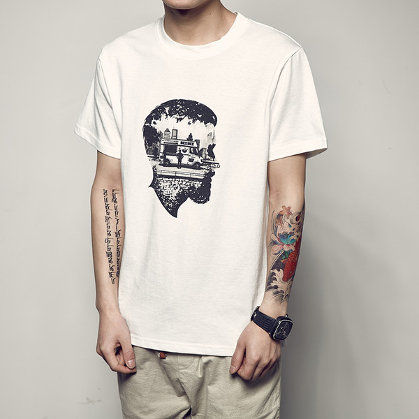 Μοντέρνο πουκάμισο με μια αφηρημένη απλικέ