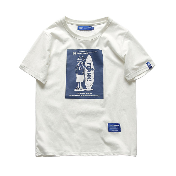 Φρέσκα αρσενικό μπλούζα σε μαύρο και λευκό με κοντά μανίκια και ενδιαφέρουσα σφραγίδα