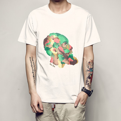 Αγόρι βαμβάκι μπλούζα με κοντά μανίκια και πολύχρωμο αφηρημένο απλικέ