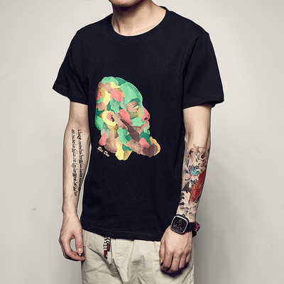 Αγόρι βαμβάκι μπλούζα με κοντά μανίκια και πολύχρωμο αφηρημένο απλικέ