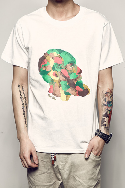 Αγόρι βαμβάκι μπλούζα με κοντά μανίκια και πολύχρωμο αφηρημένο απλικέ