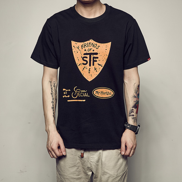 Μοντέρνα μπλούζα σύγχρονο αγόρι σε μαύρο και άσπρο