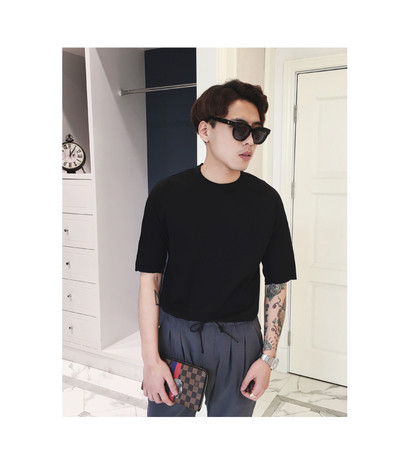 Μεγάλη άθλημα-κομψό καθαρά ανδρική μπλούζα με κοντά μανίκια σε δύο χρώματα