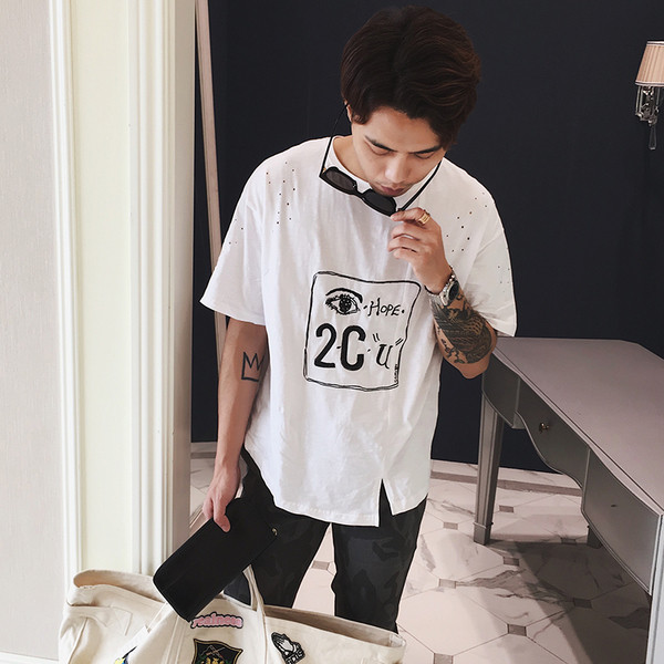 Τρέχουσα αρσενικό μεγάλη μπλούζα σε δύο χρώματα και πολύ ενδιαφέρουσες επιγραφές