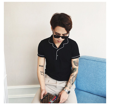 Αντρικά αθλητισμό κομψή μπλούζα με γιακά σε μαύρο και άσπρο