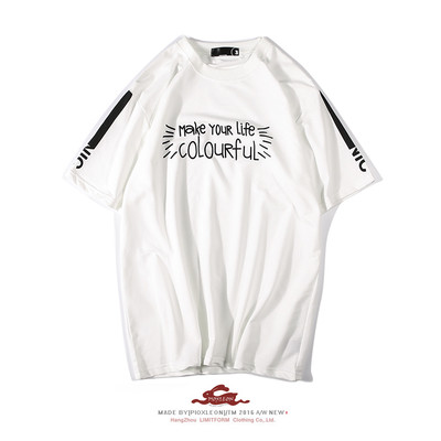 Σύγχρονη αρσενικό ευρεία μπλουζάκι στήθος