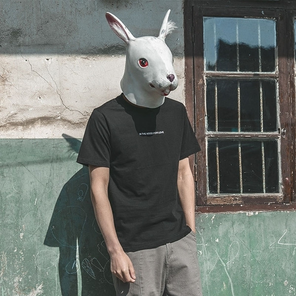 Καθαρό βαμβάκι T-shirt με μια μικρή επιγραφή σε δύο χρώματα