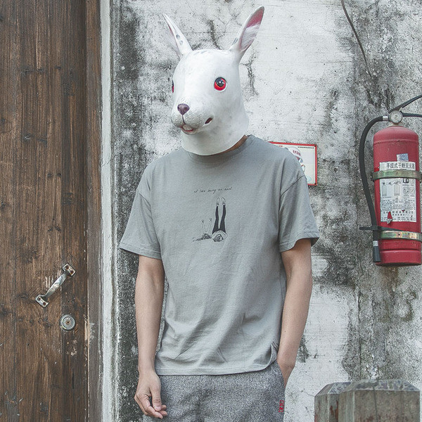 Καθαρό βαμβάκι T-shirt σε τρία χρώματα με απλικέ στο στήθος