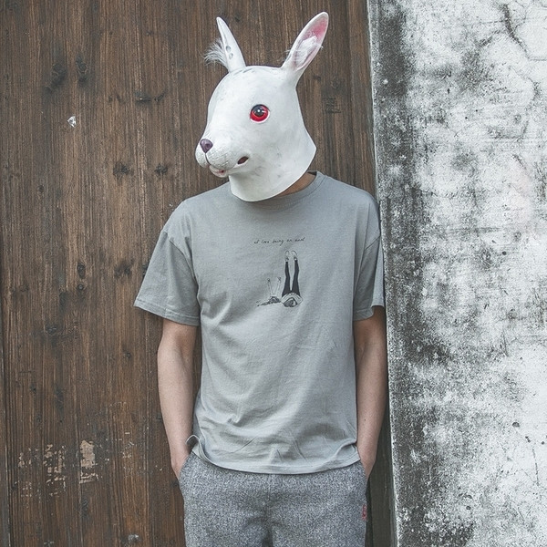 Καθαρό βαμβάκι T-shirt σε τρία χρώματα με απλικέ στο στήθος