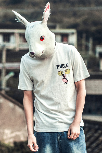 αντρικά πουκάμισα με κοντά μανίκια σε δύο διαφορετικά χρώματα και πολύ φρέσκο ​​aplikatsiyka