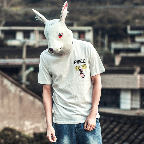 αντρικά πουκάμισα με κοντά μανίκια σε δύο διαφορετικά χρώματα και πολύ φρέσκο ​​aplikatsiyka