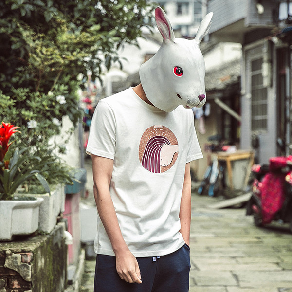 πουκάμισο Τρέχουσα άνδρες με κοντά μανίκια και ένα διασκεδαστικό εκτύπωσης