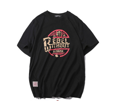 περιστασιακό πουκάμισο άνδρες με κοντά μανίκια και μια επιγραφή στο μπροστινό μέρος του θώρακα