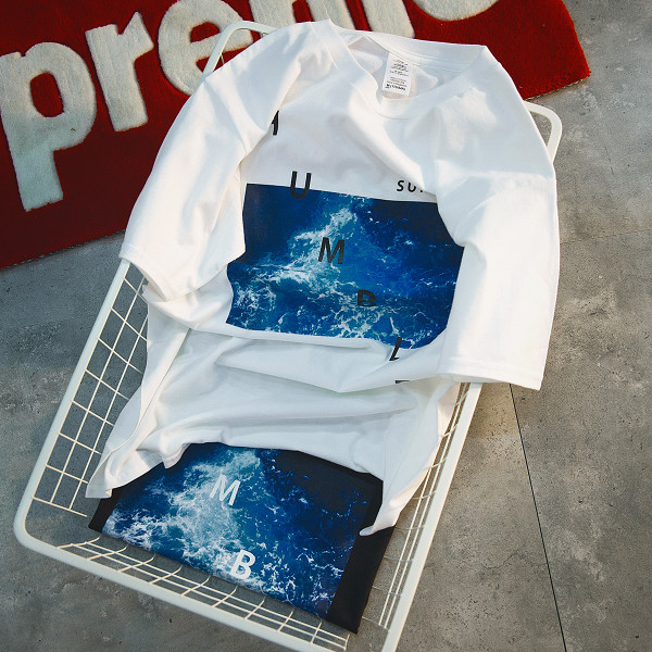 Τρέχουσα Νεολαία T-shirt με κοντά μανίκια και όμορφη εικονογράφηση