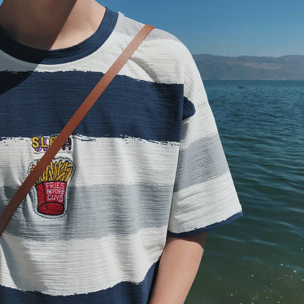 Ευρεία μπλούζα με ιριδίζοντα χρώματα με πολύ ενδιαφέρον κέντημα στο στήθος