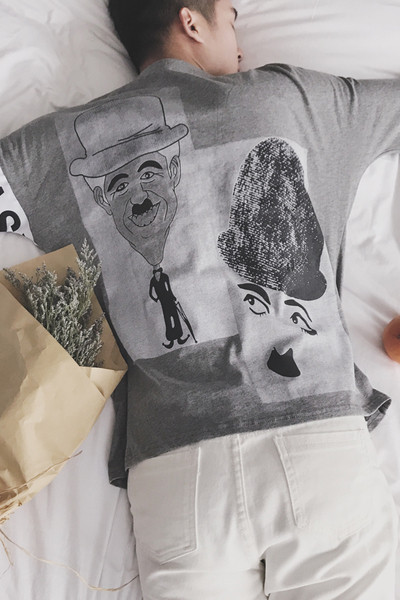 Τρέχουσα μεγάλα αρσενικά πουκάμισο με κοντά μανίκια