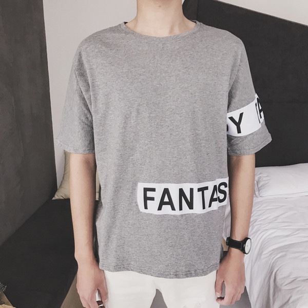 Τρέχουσα μεγάλα αρσενικά πουκάμισο με κοντά μανίκια