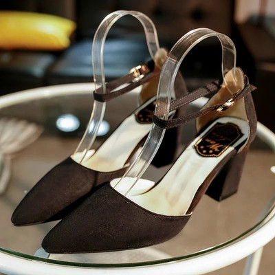 Κομψά γυναικεία αθλητικά παπούτσια