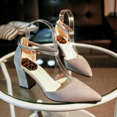 Κομψά γυναικεία αθλητικά παπούτσια