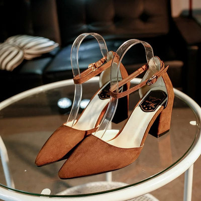 Κομψά γυναικεία αθλητικά παπούτσια