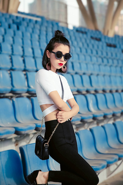 Много модерна спортно-елегантна дамска тениска