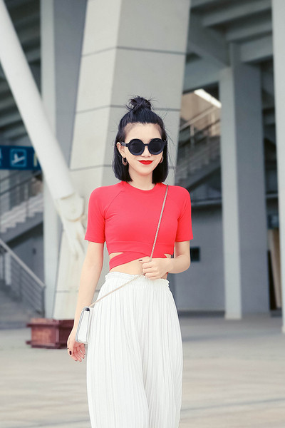 Много модерна спортно-елегантна дамска тениска