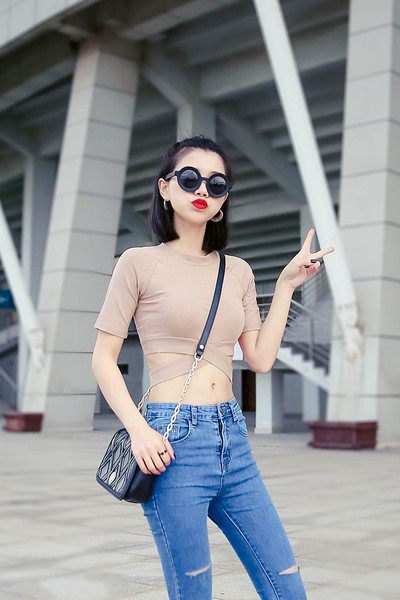 Много модерна спортно-елегантна дамска тениска