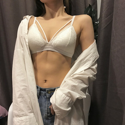 Много нежен дамски спортен сутиен