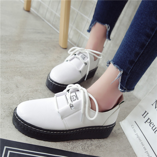 Γυναικεία αθλητικά κομψά παπούτσια με ψηλή σόλα σε δύο χρώματα