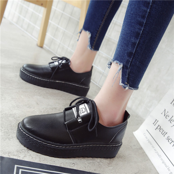 Γυναικεία αθλητικά κομψά παπούτσια με ψηλή σόλα σε δύο χρώματα