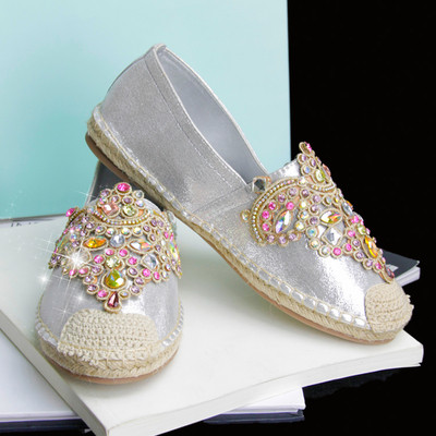 Πολύ όμορφες παπούτσια με  χάντρες