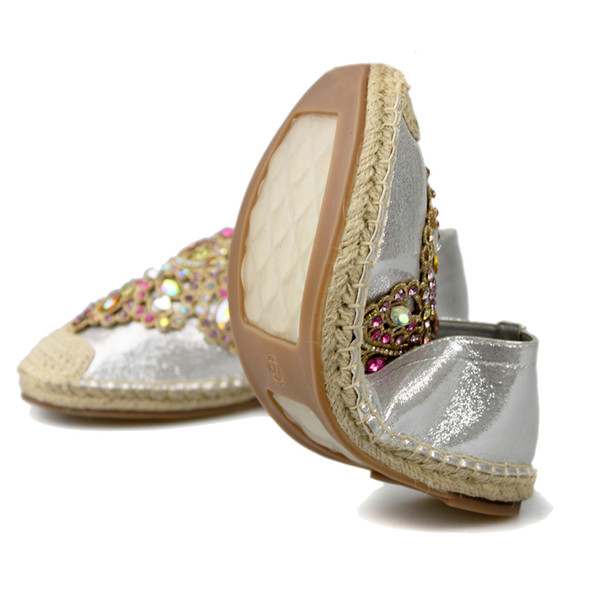 Πολύ όμορφες παπούτσια με  χάντρες